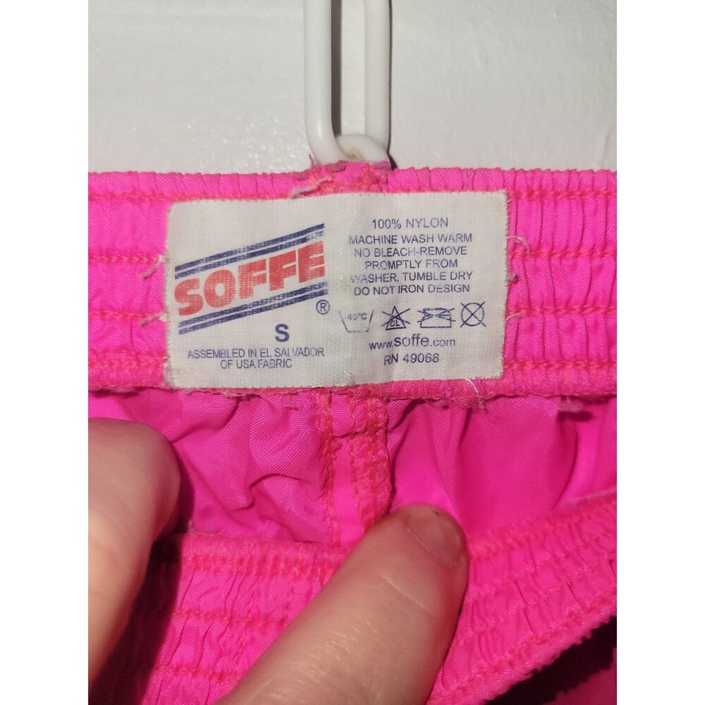 Vintage pink nylon running shorts (AE08) - Picture 2 of 3